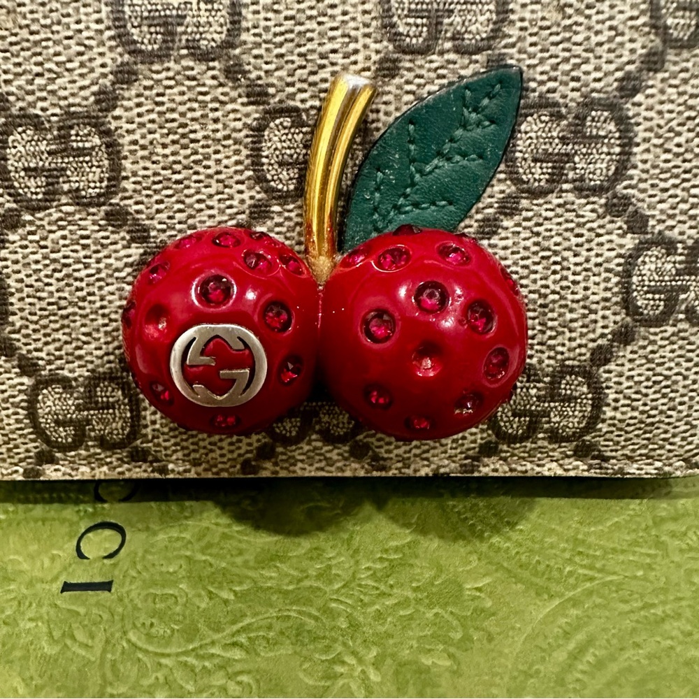 ✨💎GUCCI💎✨ Rare GG Supreme Canvas Cherry Wallet with Box - Picture 2 of 13